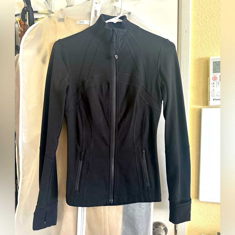 Lulu lemon jacket size 4